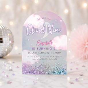 Invitations En Acrylique Fille rêveuse sur un nuage pour son 9e anniversair