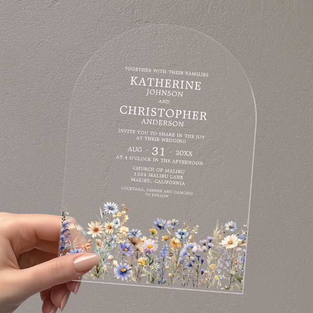 Invitations En Acrylique Mariage d'arche bleu Dusty Fleur sauvage (Dusty Blue Wildflowers Watercolor Arch Wedding Acrylic Invitation with Couple First and Last Names.)