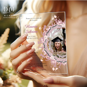 Invitations En Acrylique Silhouette féminine rose moderne de diplômée avec