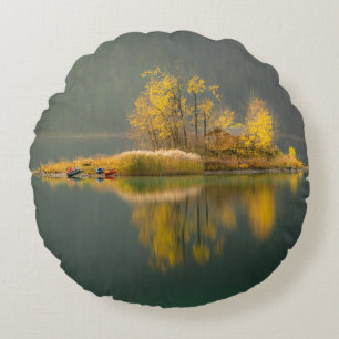 ISLAND SURROUNDED BY WATER ROUND PILLOW