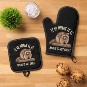 It Is What It Is and It Is Not Great Racoon Xmas Oven Mitt & Pot Holder Set