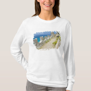 Italy, Sicily, Cefalu, Cliffside Walkway, La T-Shirt
