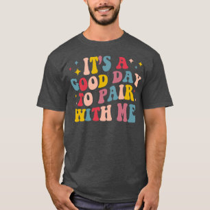 Its A Good Day To Pair With Me Squad Life Gift Wom T-Shirt