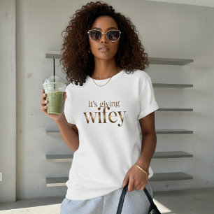 "It's Giving Wifey - Modern & Chic Women's T-Shirt
