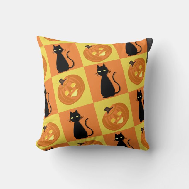 Jack-o’-lantern throw pillow (Front)