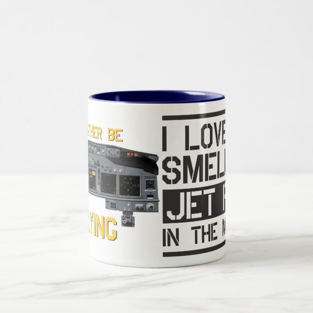 j'adore l'odeur du jet fuel le matin MUG (Centre)