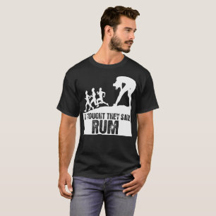 J'ai pensé qu'ils ont dit le T-shirt de rhum
