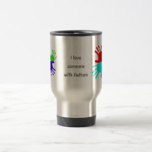 J'aime quelqu'un avec la tasse d'autisme