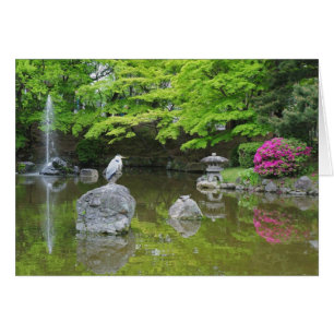 Japon, Kyoto. Héron en feuilles verts frais