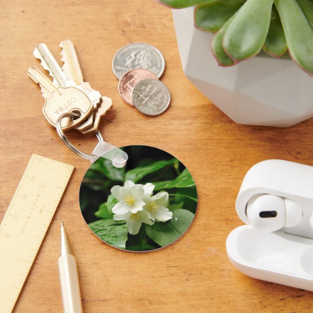 Jasmine under rain decorative green keychain (Desk)