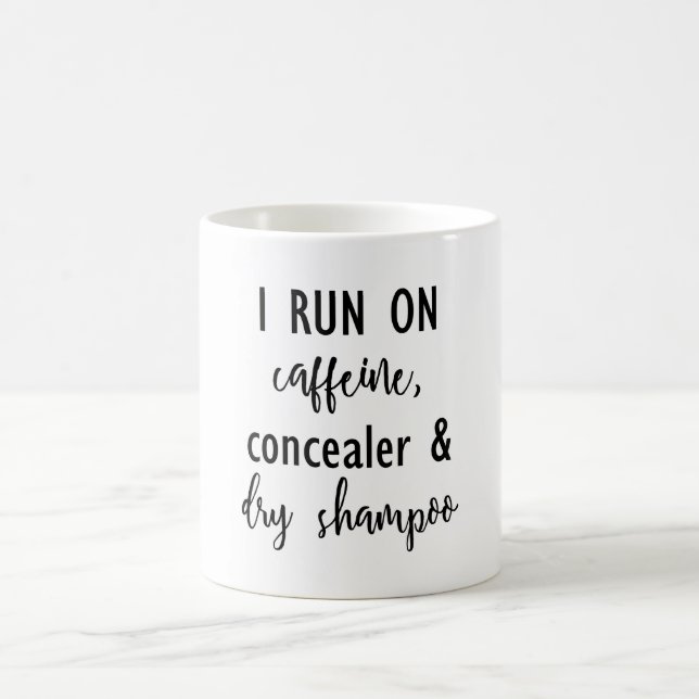 Je cours sur la caféine, le Concealer et la tasse (Centre)