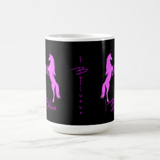 Je crois la tasse de licorne