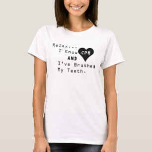 Je sais que le CPR et moi ont balayé mon T-shirt