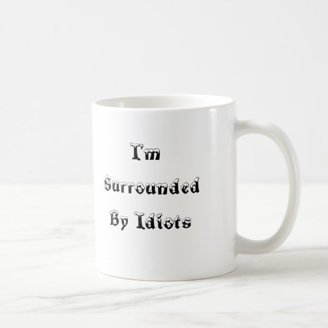 Je suis entouré par des idiots - tasse (Droite)