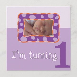 Je tourne une invitation de fête d'anniversaire