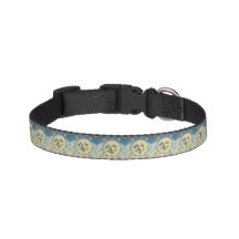 Je vois le collier d'animal familier de lune