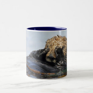 Jeter un coup d'oeil la tasse de loutre de mer