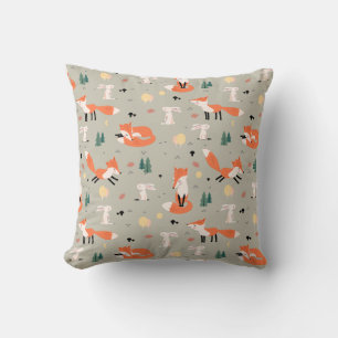 Jetez un oreiller au design moderne.