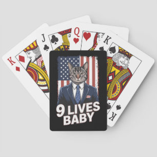 Jeu De Cartes Chat dans une suite avec la coiffure Trump Drapeau