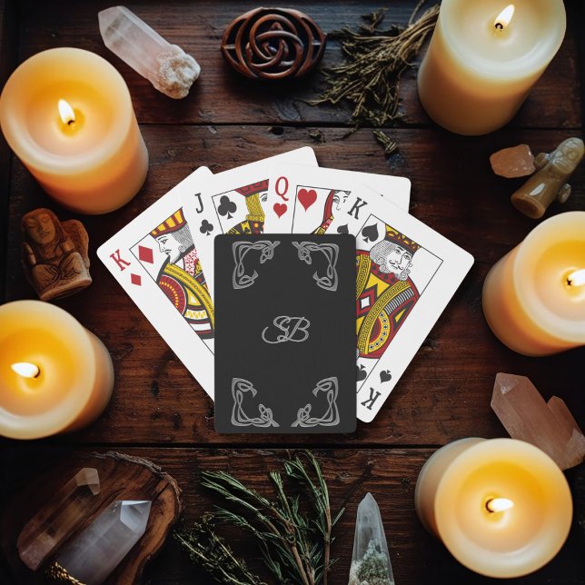 Jeu De Cartes Élégant Monogramme noir et argent (Fancy ornate silver corners adorn this deck with space for your initials)
