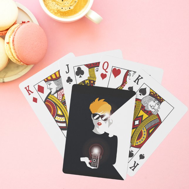 Jeu De Cartes Femme rétro tenant une caméra Pop Art (Créateur téléchargé)