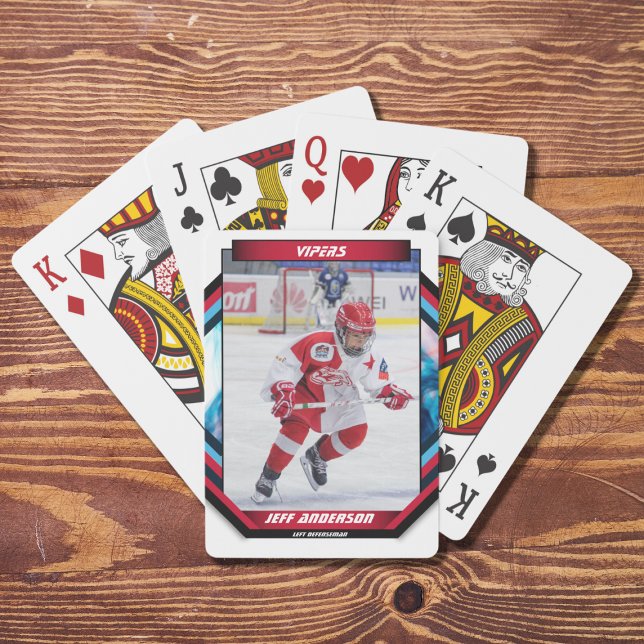 Jeu De Cartes Joueur De Hockey Sur Glace Garde Sur Cool Red Cust (Capture the excitement of the ice hockey sport with this dynamic and customizable red,black cards)