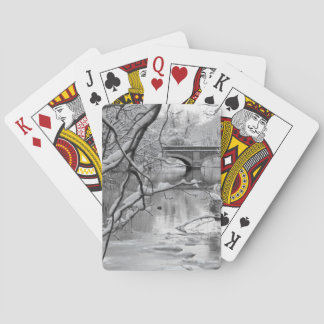 Jeu De Cartes Pont de voûte au-dessus de rivière congelée en