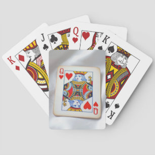 Jeu De Cartes Reine de Cœur sur Tissu de Satin Blanc
