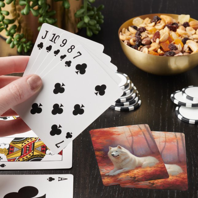 Jeu De Cartes Samoyède dans les feuilles d'automne qui tombent i (In Situ)