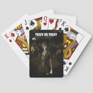 Jeu De Cartes Trick or Treat. Femme mince portant une lampe