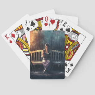 Jeu De Cartes Une femme qui lit un livre sous la pluie