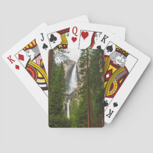 Jeu De Cartes Yosemite Falls à travers la forêt