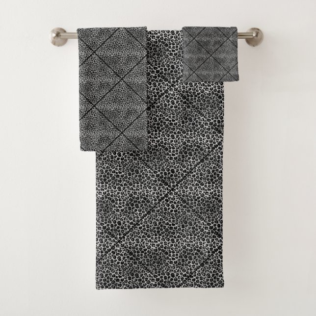 JEU DE SERVIETTES BLANC NOIR LUXE LEOPARD (En situation)
