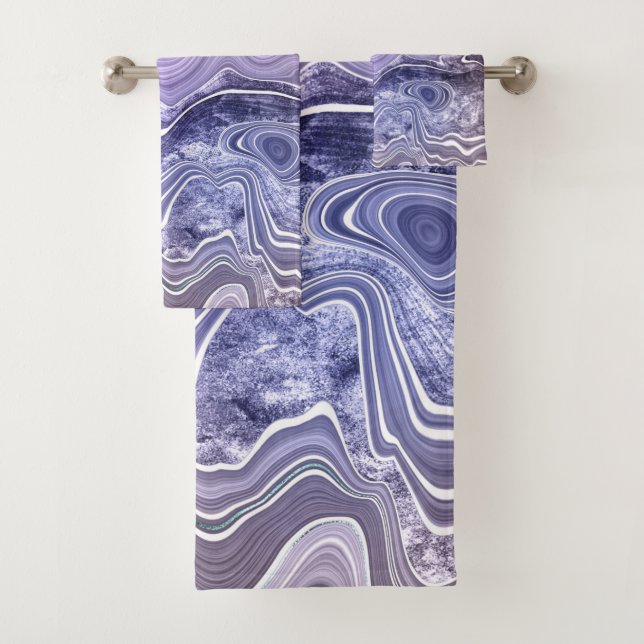 JEU DE SERVIETTES BLANCHES LUXUEUSES PURPLE (En situation)