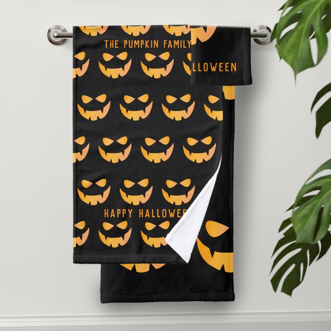 Jeu de serviettes personnalisées noir face Citroui (Happy Halloween! Fun pumpkin face themed bath towels for your Halloween Bathroom. Just add your name)