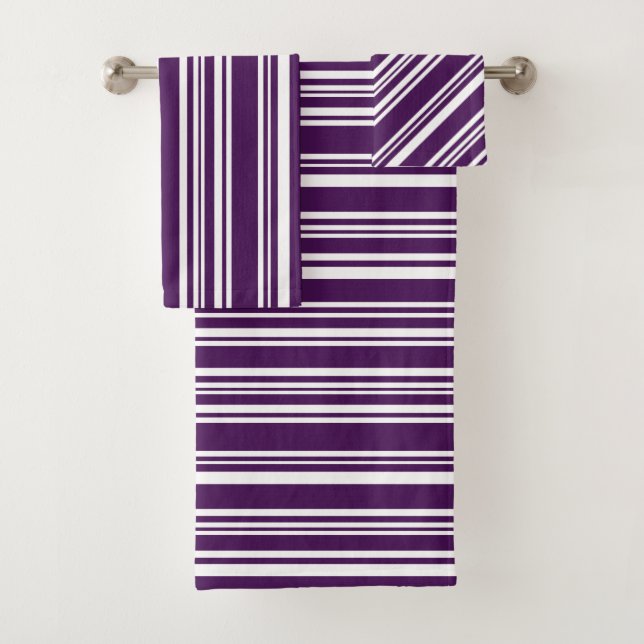 Jeu de serviettes varié violet et blanc (En situation)