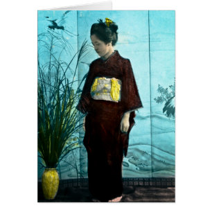 Jeune kimono coloré de fille par main vintage