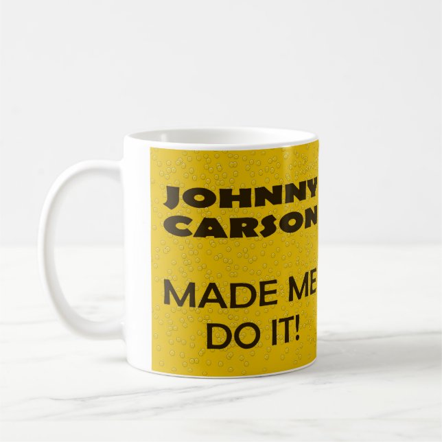 Johnny Carson est une tasse de plaisanterie pour l (Gauche)