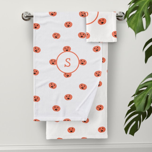 Joli Halloween Citrouille Motif Monogram Blanc (A cute white and orange cute pumpkin themed bath towel set with space for your initial)