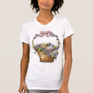 Joli panier de Pâques sur T-shirt blanc