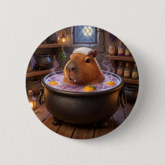Joli pin's bouton vampire avec capybara dans un ch
