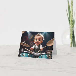 Joli tout-petit jouant de la batterie Carte de vœu