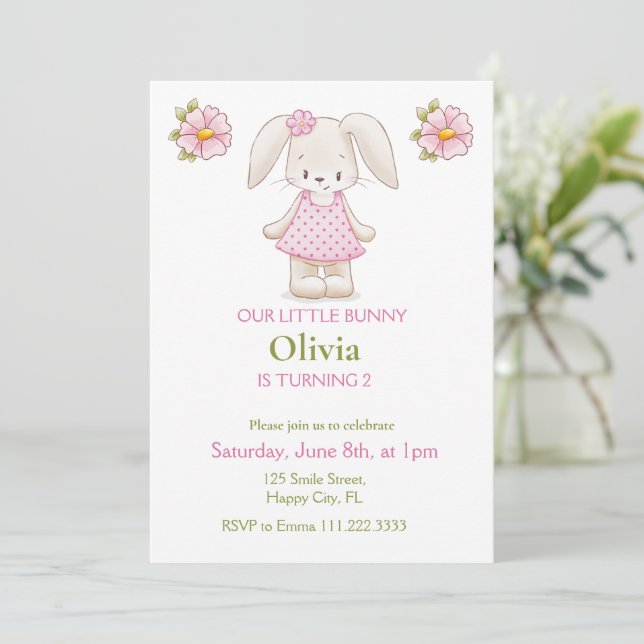 Jolie Bunny Girl Anniversaire Fête rose Invitation (Debout devant)