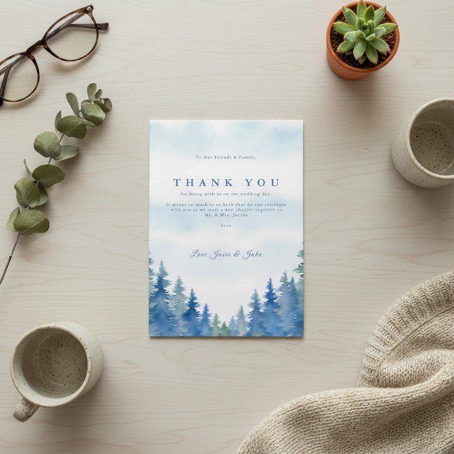 Jolie table mariage de pins d'hiver merci (Pretty winter pine trees wedding table thank you.)