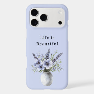 Jolies fleurs lavande violettes dans un vase