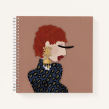 Josephine aux grandes boucles d'oreilles fashion