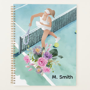 Joueuse de tennis avec des fleurs et une raquette