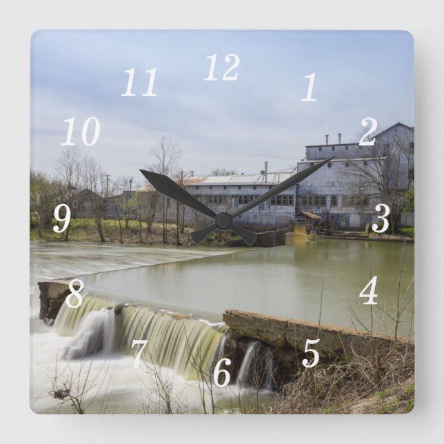 Jour Du Printemps À Ozark Mill Horloge Mur (Recto)