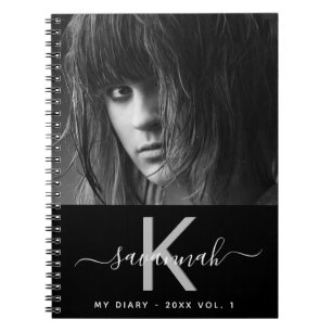Journal photo noir blanc script monogramme