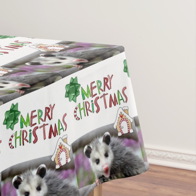 Joyeuse nappe de Noël, Opossum (In Situ)